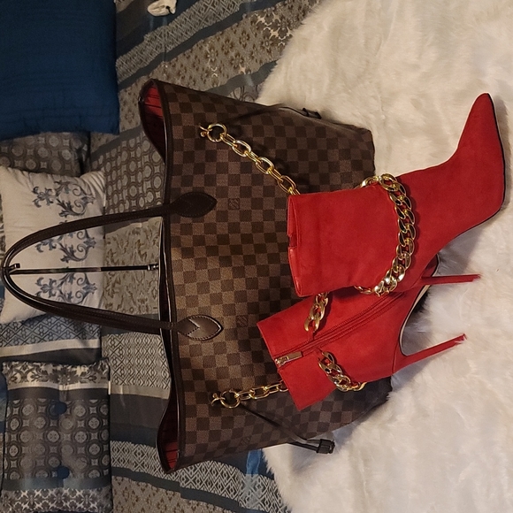 ⚘Red Faux Suede Chain Ankle Boot⚘ - Picture 7 of 9